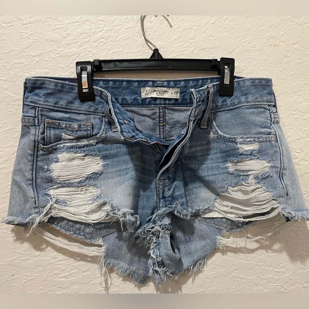 Woman’s Size 4 Abercrombie & Fitch shorts